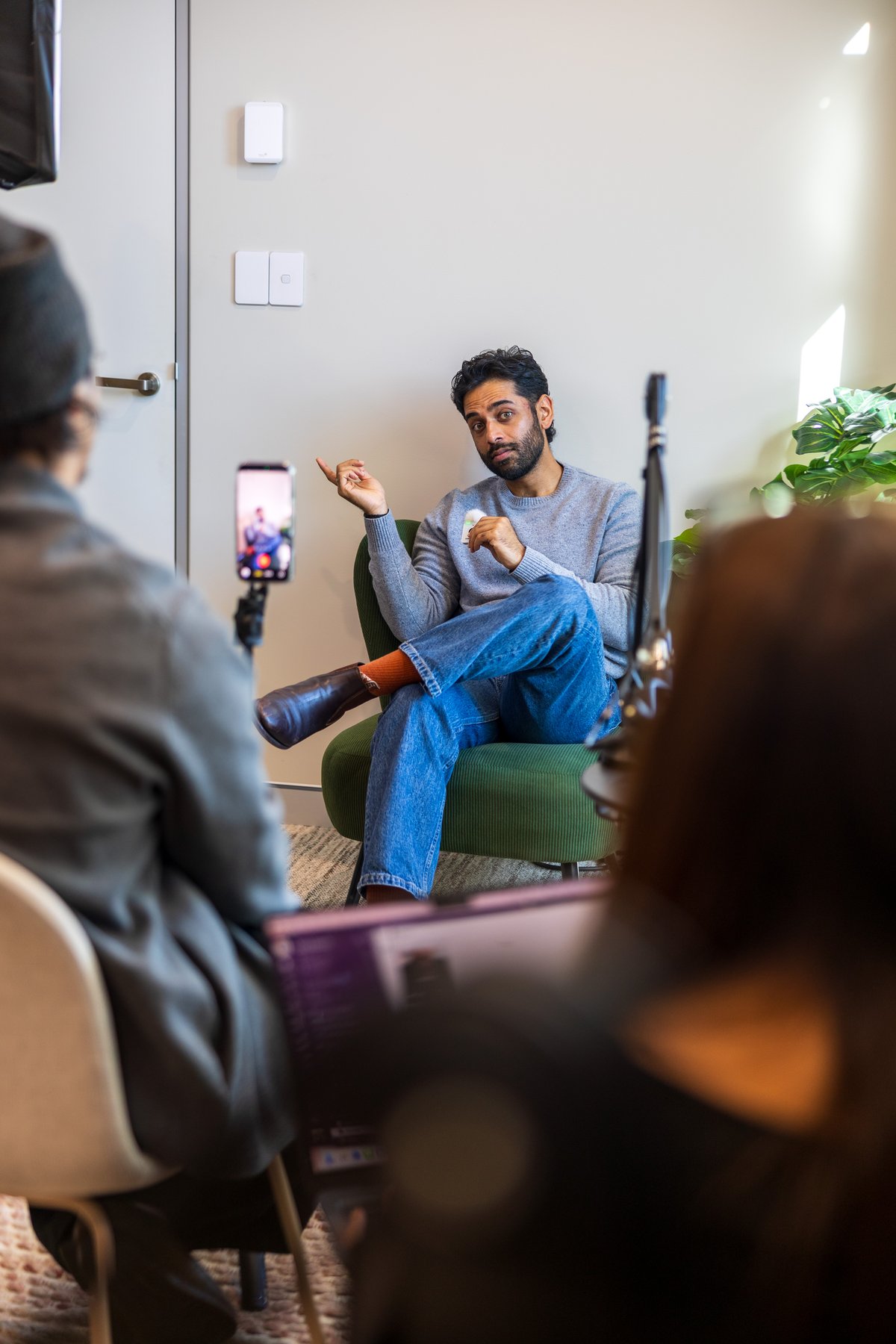 Rentnest team in discussion